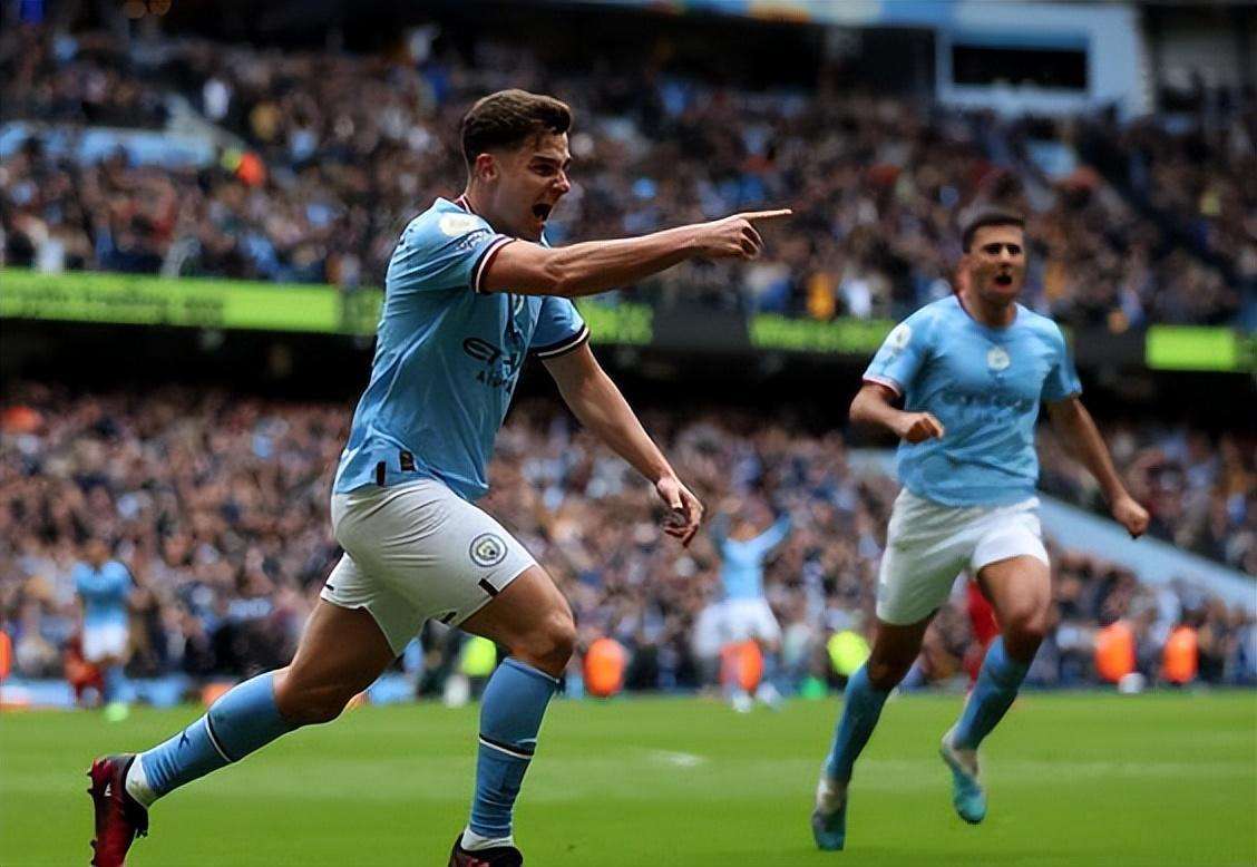 特朗普获“国际足联和平奖”，笑得合不拢嘴，称：“这无疑是我人生中至高的荣誉之一”