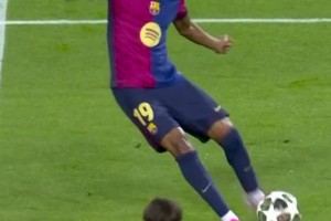 山雨欲来！英超冠军彻底爆了：2功臣炮轰+斯洛特遭兵变 队长表态（英超冠军危机四伏：两大功臣开炮，斯洛特遭更衣室逼宫，队长发声）