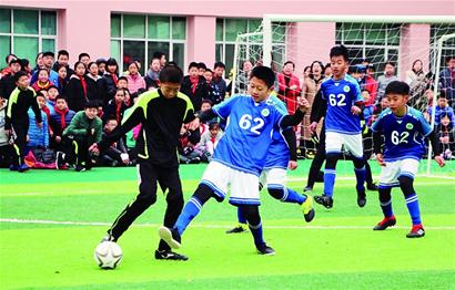 佩德里：我肯定希望能再次与梅西一起踢球，他是史上最佳（佩德里：我当然想再与梅西并肩作战，他是历史最佳）