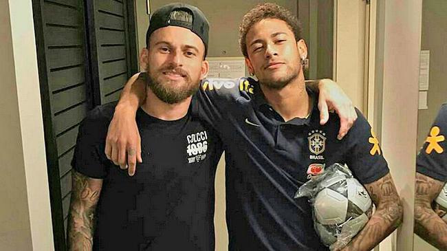 英超第13轮切尔西对阵阿森纳，双方均状态出色，争夺争冠席位，赛果待定。（英超第13轮：切尔西迎战阿森纳，双方状态正佳，力争跻身争冠行列，胜负未明）