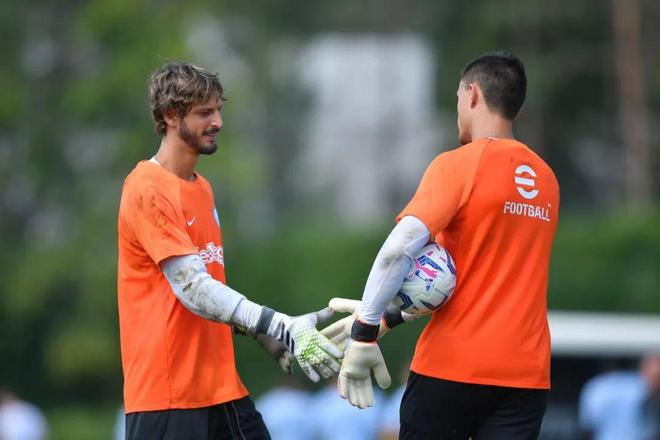 斯洛特：外界的议论影响了萨拉赫的情绪，每个人都会犯错