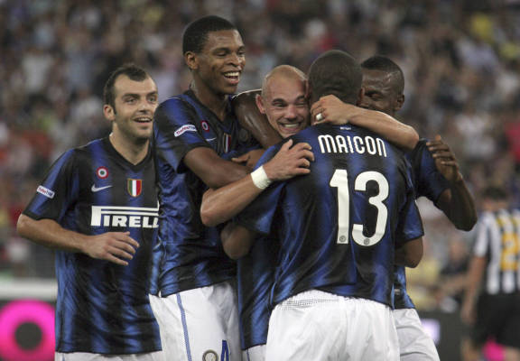 图片报：阿德耶米和他妻子拍了一部生活纪录片，预计明年上线（图片报：阿德耶米携妻拍摄生活纪录片，预计明年播出）