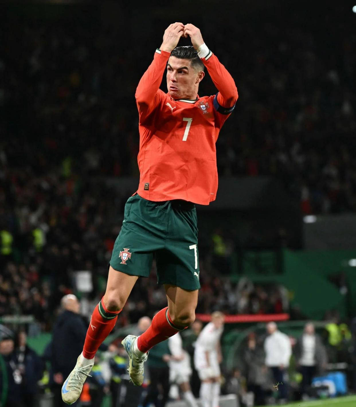 张琳芃：中超夺冠已成为过去，全力以赴打好明天的亚冠比赛（张琳芃：中超冠军已翻篇，明日亚冠全力以赴）