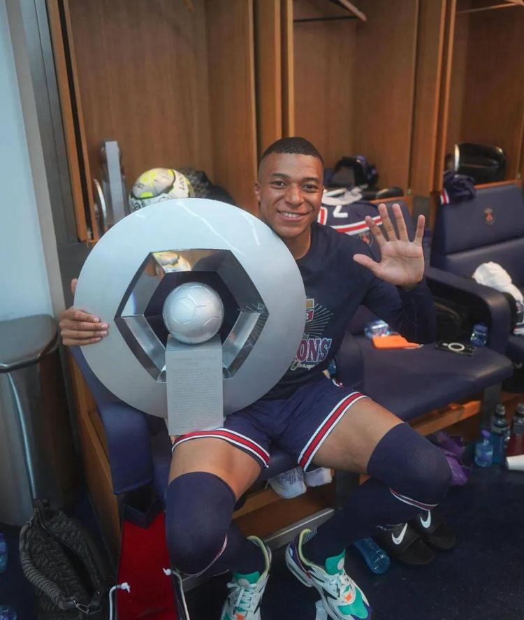 维希涅夫斯基：主场对阵荷兰是梦想，上场吃牌是因不懂规则