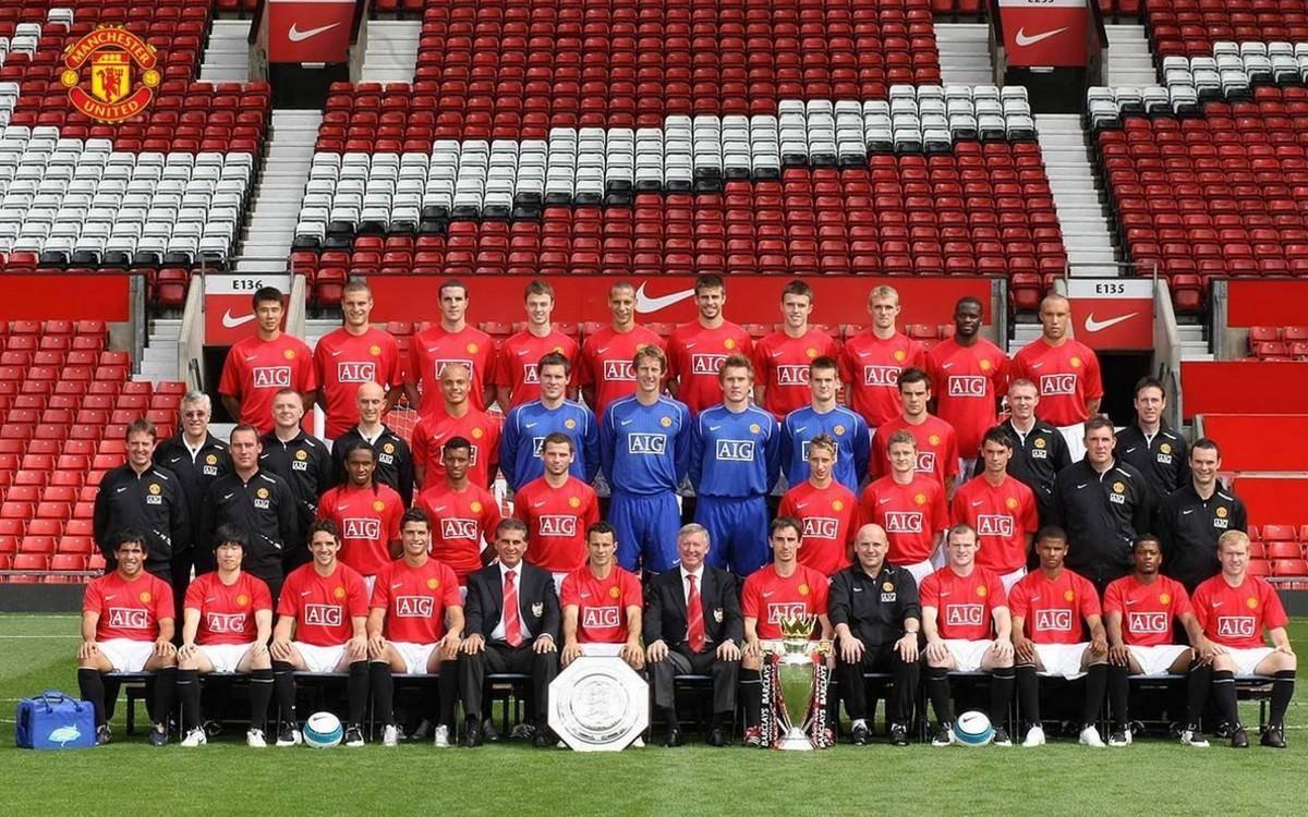 每体：莱万希望留在巴萨，并重新获得因费兰崛起而失去的主力位置（每体：莱万愿留巴萨，力争夺回被费兰崛起抢走的主力位置）